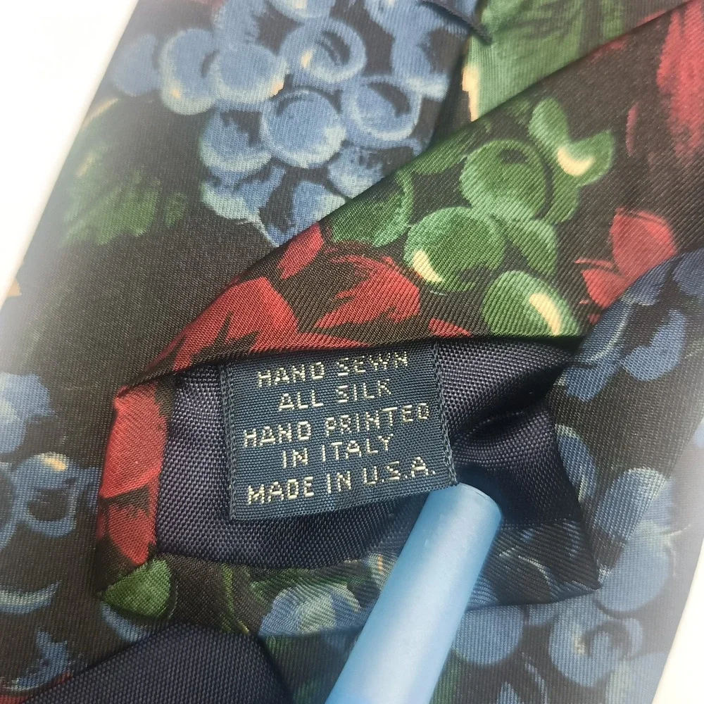 Jos A Bank Collection Men's Vintage 100% Silk Floral Berry Print Tie‎ USA Made